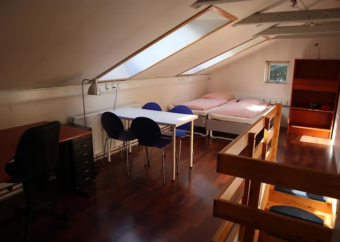 In Quiet Yellow Courtyard 哥本哈根