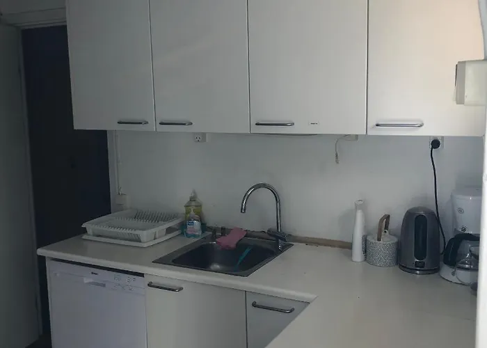 In Quiet Yellow Courtyard 招待所