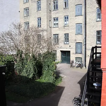 Guest house In Quiet Yellow Courtyard Copenhagen